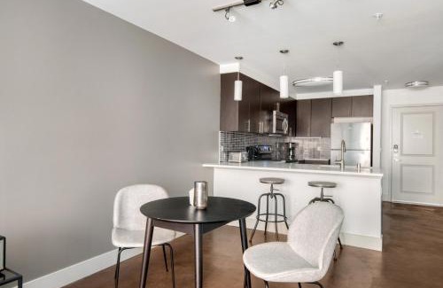 West Bellevue Apartment | Bellevue 1br w wd gym lounge nr Downtown Park SEA-528