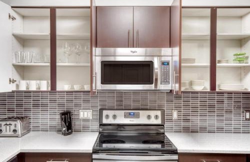 West Bellevue Apartment | Bellevue 1br w wd gym lounge nr Downtown Park SEA-528