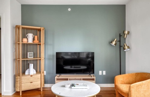 Northwest Bellevue Apartment | Bellevue 2BR w Gym WD Roof nr Downtown Park SEA-464