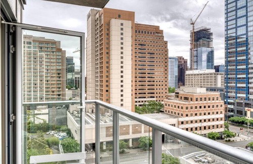 Northwest Bellevue Apartment | Bellevue 2BR w Gym WD Roof nr Downtown Park SEA-464
