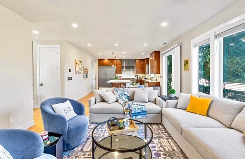 Northwest Bellevue House | Bellevue DT Contemporary Fortress| Walk to QFC