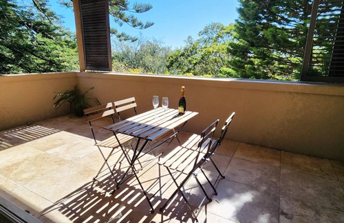 Bellevue Hill Apartment | Bellevue Hill Hidden Gem - 3 bedrooms + parking