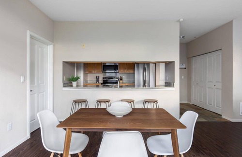 Northwest Bellevue Apartment | Bellevue Modern 2BD 2BA Apartment