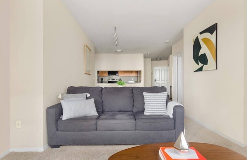 Northwest Bellevue Apartment | Bellevue Spacious 2BD 2BA Apartment