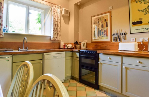 Inchbrook House | Bellhouse - sleeps 8 guests in 4 bedrooms