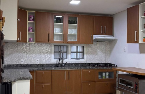 Canela House | Belli House casa ideal para família. 9 hóspedes 3 quartos 7 camas 2 banheiros