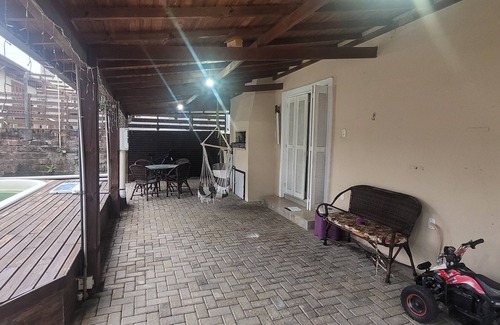 Canela House | Belli House casa ideal para família. 9 hóspedes 3 quartos 7 camas 2 banheiros