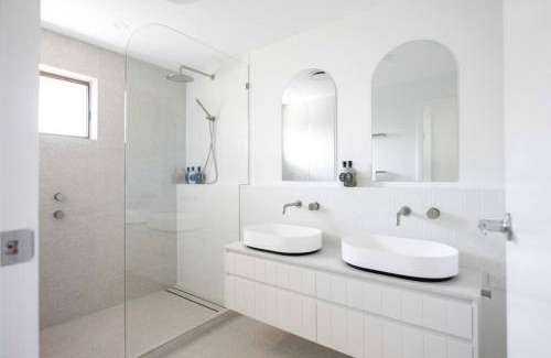 Noosa Heads House | Belli Street by Noosa Secret Destinations - Short Walk to Hastings St