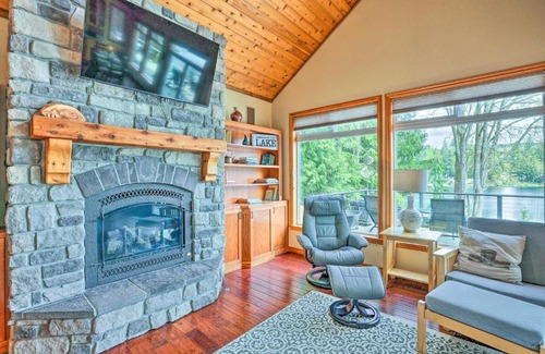 Sedro-Woolley House | Bellingham Area Getaway on Lake with Hot Tub!