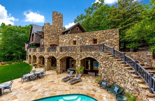 Gainesville House | Bellissimo Castle