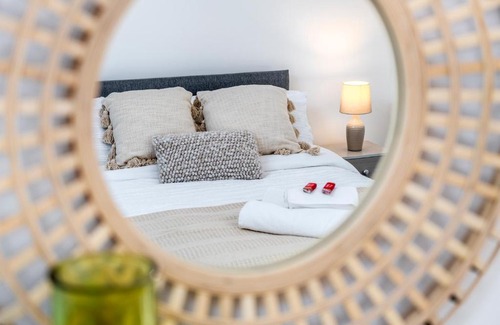 Lincoln Apartment | Bello By The River