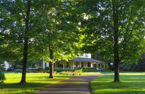 Bellport House | Bellport VillageClassic Victorian Elegance - close to all