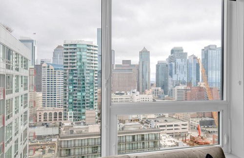 Belltown Apartment | Belltown 1BR w Gym Pet Area nr Metro SEA-288