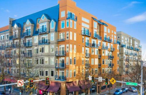 Belltown Apartment | Belltown's Flower Moon, near The Space Needle