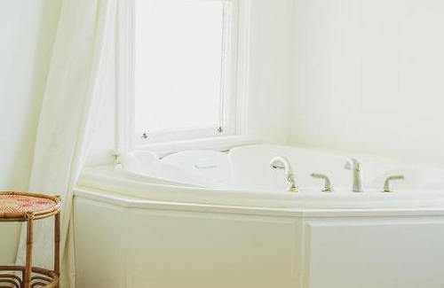 Baddeck Bed & Breakfast | Bellview Luxury Suites