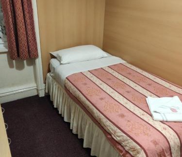 Edgbaston Bed & Breakfast | Belmont Hotel