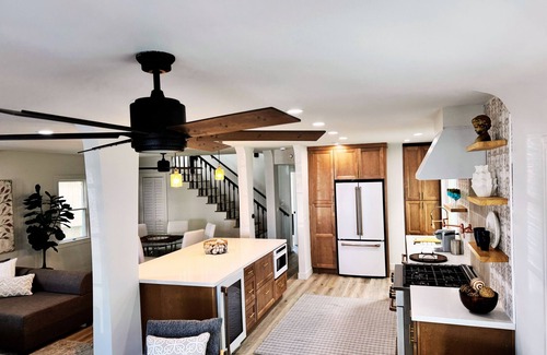 Belmont Shore House | Belmont Shore Beach Home, Sleeps 8+, Walk to Beach – Balcony & Patio