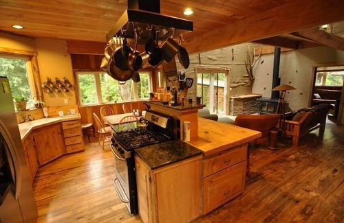 Coos Bay House | Below the Falls Lodge - Next to Golden & Silver Falls
