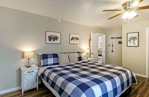 Cloudcroft Apartment | Below The Pines Retreat - Downtown w/King Bed