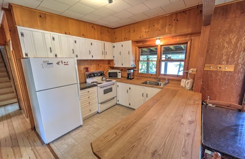 Rideau Lakes House | Belsize Cottage- Newboro Ontario