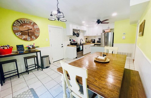 Belton House | Belton Lake House Gem!💎3 min. to lakefront, fire pit, rec rm, no cleaning fee!