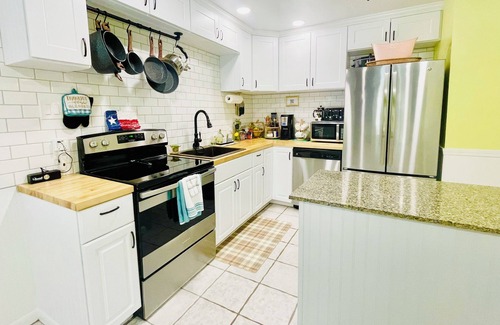 Belton House | Belton Lake House Gem!💎3 min. to lakefront, fire pit, rec rm, no cleaning fee!