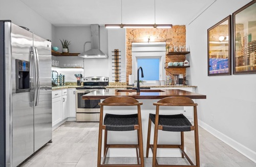 Westport Apartment | Belvedere 2 - Remodeled 2 Bed Walkable to Westport!