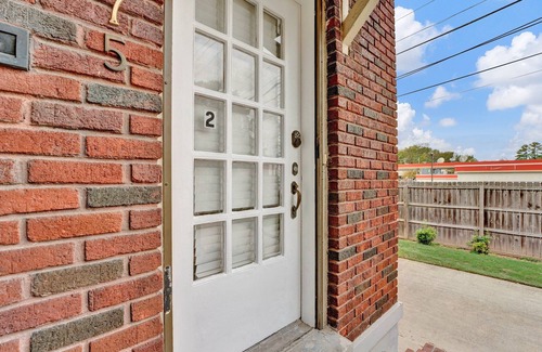 Central Gardens Apartment | Belvedere Manor 4 Quiet 1-king bed apt Memphis Midtown, 4min to hospital, up