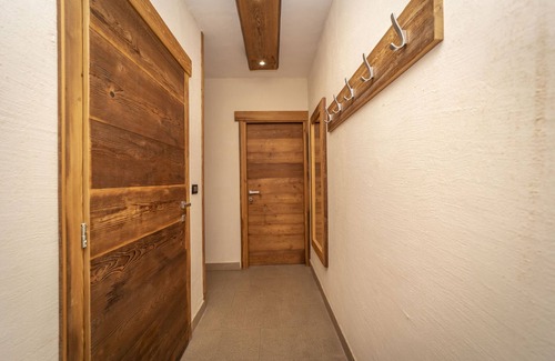 Sauze d'Oulx Ski Chalet | Belvilla by OYO Miramonti 3 Bilocale 5 pax