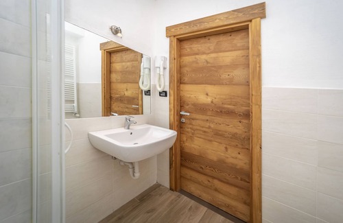 Sauze d'Oulx Ski Chalet | Belvilla by OYO Miramonti 3 Bilocale 5 pax