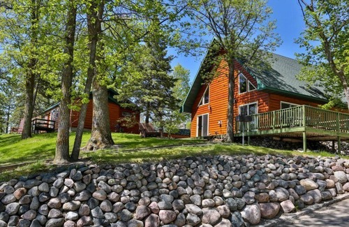 Puposky Cabin | Bemidji Lakefront Getaway - Private Beach & Resort Amenities