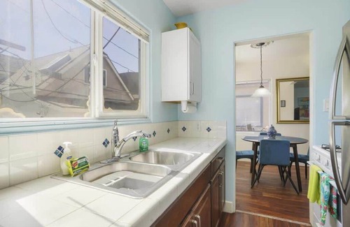 Mission Beach Apartment | Ben's Beach Bungalow 5, cheery Mission Beach 1BR!