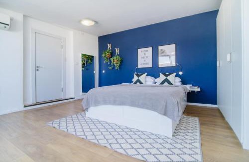 Old North Apartment | Ben Yehuda Rooftop Apartments