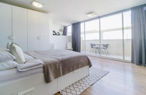 Old North Apartment | Ben Yehuda Rooftop Apartments