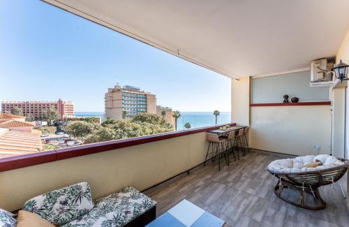 Torrequebrada Apartment | Benalmadena beachfront retreat big balcony and city sea views