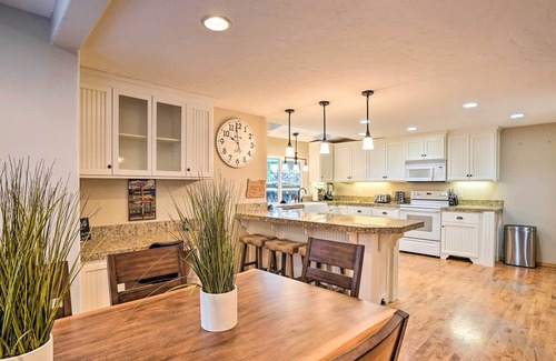 Mountain View House | Bend Home w/ Deck, 4 Mi to Old Mill District!