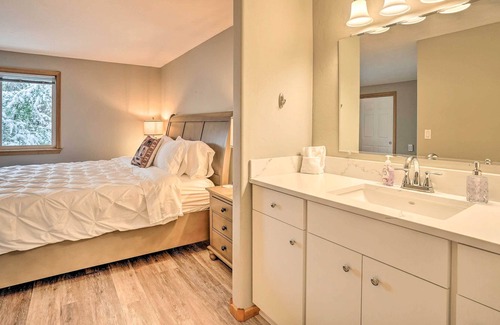 Mountain View House | Bend Home w/ Deck, 4 Mi to Old Mill District!