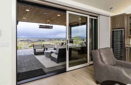 Bend House | Bend Luxury ~ golf/mtn views ~ indoor/outdoor living ~ resort amenities ~ wifi