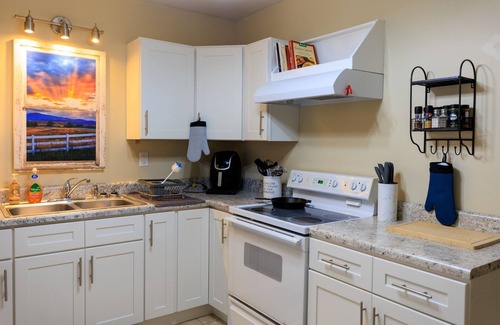 Hixson Apartment | Beneath His Wings at Dry Creek Hideaways