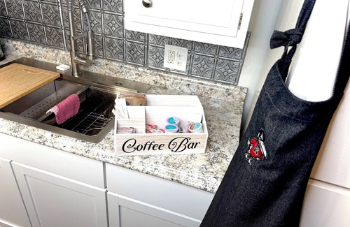 Atchison House | Benedictine Theme 2br 1ba