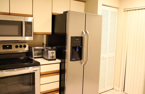 Greenview Shores Apartment | Benjamin T-House2/2.5 town House, 3 beds, in horse country Wellington
