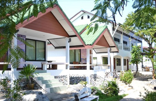 Ko Sichang Resort | Benjaporn Bungalow