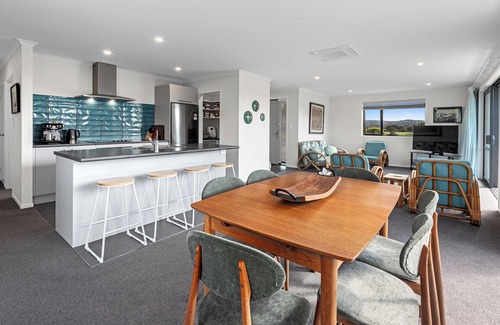 Waipu House | Bennett's Bach - Waipu Holiday Home