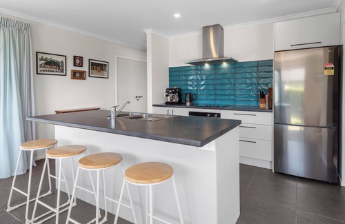 Waipu House | Bennett's Bach - Waipu Holiday Home