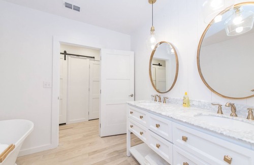 Uvalde House | Benson Guest House