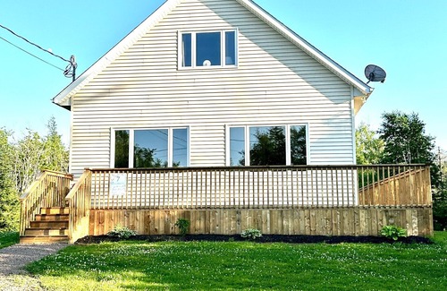 Botsford Cottage | Bent Brook Beach House - Private, pet friendly, beach access, central location