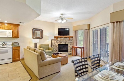 Pittman Center Condo | Bent Creek One bedrooms · Smokey Mountain One Bedroom Suite, Gatlinburg.