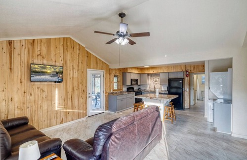 Concan Cabin | Bent River Cabin #1 @ Frio River Escape