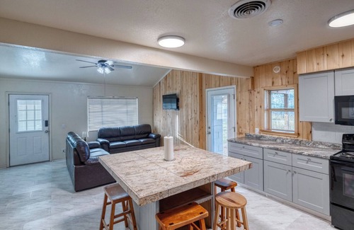 Concan Cabin | Bent River Cabin #1 @ Frio River Escape