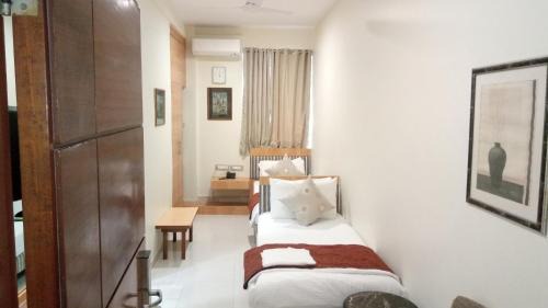 Churchgate Hotel | Bentley Hotel Marine Drive